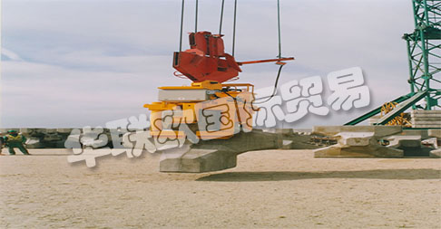 ACIMEX于1971年在法國(guó)創(chuàng)立，在鋼鐵和機(jī)械工業(yè)服務(wù)領(lǐng)域首次獲得法國(guó)在夾持和提升金屬板和鋼板領(lǐng)域的聲譽(yù)。該公司隨后擴(kuò)展了其在混凝土和管道領(lǐng)域的專業(yè)知識(shí)和技能。