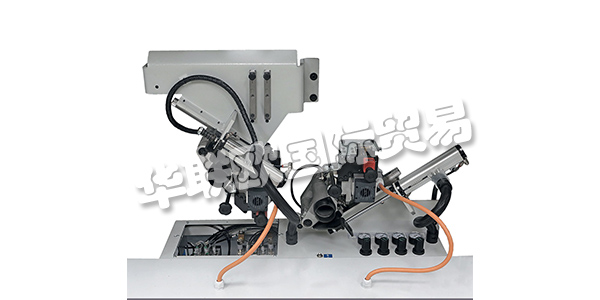 BIESSE自1969以來，一直為木工和大型家居、門窗和木質(zhì)構(gòu)筑件制造商提供技術(shù)支持。通過他們的機(jī)器，他們的客戶將他們的創(chuàng)意轉(zhuǎn)化為獨(dú)特的設(shè)計(jì)對(duì)象或標(biāo)志性的系列產(chǎn)品。