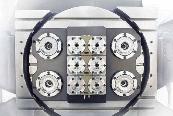 SCHUNK刀具夾持系統(tǒng)對機(jī)加工行業(yè)產(chǎn)生了前所未有的革命性影響。?模塊化夾持系統(tǒng)借鑒其優(yōu)勢，它的作用遠(yuǎn)不止于一個(gè)參考基準(zhǔn)，還提供了包括定位、夾持以及接口通用等功能。這種夾持原理如今被認(rèn)為是提高生產(chǎn)效率的最有效的方法之一，廣泛適用于從小型零件到大型零件，從粗加工到裝配應(yīng)用的各種工藝。作為這一技術(shù)的先驅(qū)以及夾持技術(shù)和抓取系統(tǒng)的領(lǐng)導(dǎo)者，SCHUNK始終致力于開發(fā)新的應(yīng)用領(lǐng)域，并在它的模塊化系統(tǒng)中新增了適用于直接夾持工件以及微小型零件的專業(yè)標(biāo)準(zhǔn)模塊。