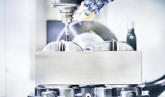 SCHUNK刀具夾持系統(tǒng)對機(jī)加工行業(yè)產(chǎn)生了前所未有的革命性影響。?模塊化夾持系統(tǒng)借鑒其優(yōu)勢，它的作用遠(yuǎn)不止于一個(gè)參考基準(zhǔn)，還提供了包括定位、夾持以及接口通用等功能。這種夾持原理如今被認(rèn)為是提高生產(chǎn)效率的最有效的方法之一，廣泛適用于從小型零件到大型零件，從粗加工到裝配應(yīng)用的各種工藝。作為這一技術(shù)的先驅(qū)以及夾持技術(shù)和抓取系統(tǒng)的領(lǐng)導(dǎo)者，SCHUNK始終致力于開發(fā)新的應(yīng)用領(lǐng)域，并在它的模塊化系統(tǒng)中新增了適用于直接夾持工件以及微小型零件的專業(yè)標(biāo)準(zhǔn)模塊。