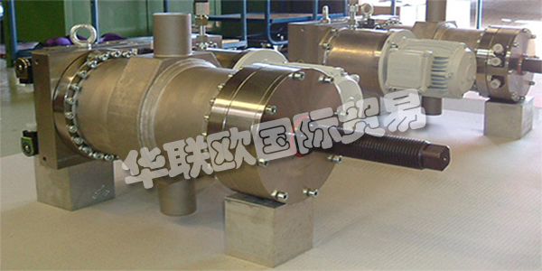 B&B HYDRAULIK-TECHNIK GmbH由Helitut Brocke和HenningB?hr于1983年在Witten-Herbede成立。目的是銷售用于骨料結(jié)構(gòu)的液壓元件和液壓附件。在短時(shí)間內(nèi)，對完整的Hydraulilk系統(tǒng)的需求變得非常大，以至于他們的生產(chǎn)開始了。