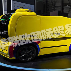 SmartFactoryJapan2019追加智能物流設(shè)備專區(qū)，擴(kuò)大工廠自動(dòng)化并吸引物流業(yè)。圖為發(fā)那科對(duì)外賓展示其物聯(lián)網(wǎng)體系技術(shù)