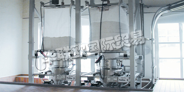 德國AZO主要產(chǎn)品：AZO螺桿泵、旋轉(zhuǎn)式篩分機等。AZO集團在自動化原材料處理方面，是世界上經(jīng)驗最豐富的公司之一。他們擁有1000多名員工，他們對自己的工作充滿熱情，并利用他們豐富的知識和豐富的工廠工程和建筑經(jīng)驗積累了70多年的經(jīng)驗，為您開發(fā)高效，可持續(xù)的解決方案。