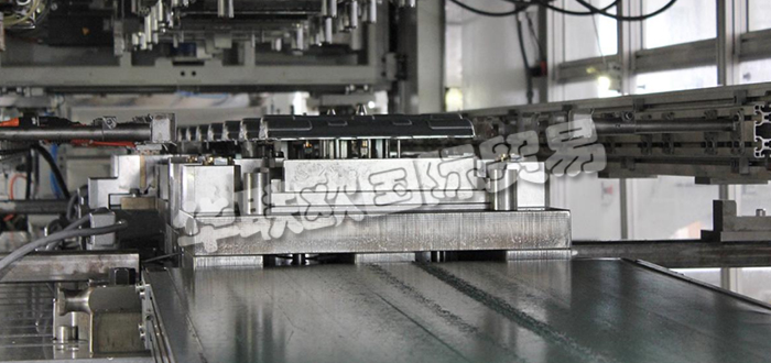 德國(guó)HELMERDING公司主要供應(yīng)：德國(guó)HELMERDING壓力機(jī),HELMERDING輸送系統(tǒng)，傳輸單元，單柱壓力機(jī)，雙柱壓力機(jī)，矯直機(jī)，開(kāi)卷機(jī)，印刷機(jī)，卷材進(jìn)料系統(tǒng)等產(chǎn)品。