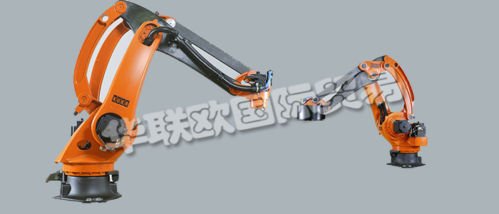 KR 40PA是KUKA公司最小巧、最輕盈的貨盤碼垛機(jī)器人。這款專為貨盤碼垛設(shè)計的工業(yè)機(jī)器人將幫助您獲得最快的速度和最高的精確性,歐標(biāo)托盤碼垛的完美選擇。KR 40PA能夠在創(chuàng)紀(jì)錄的時間內(nèi)完成貨品的包裝和發(fā)配。只需要很小的空間，這款機(jī)器人便可以對重達(dá)40kg的產(chǎn)品進(jìn)行碼垛并達(dá)到1.8米的凈堆垛高度。而較低的自重則顯著縮短了其周期時間。KR 40PA專為貨盤碼垛任務(wù)進(jìn)行了改進(jìn)。它以每分鐘56次循環(huán)的速度作業(yè)，同時還能確保絕對的精準(zhǔn)。KR 40PA擁有纖細(xì)的底座和很小的占地面積，因此其干擾輪廓也非常小。內(nèi)置電源則為機(jī)器人節(jié)省了額外的空間。