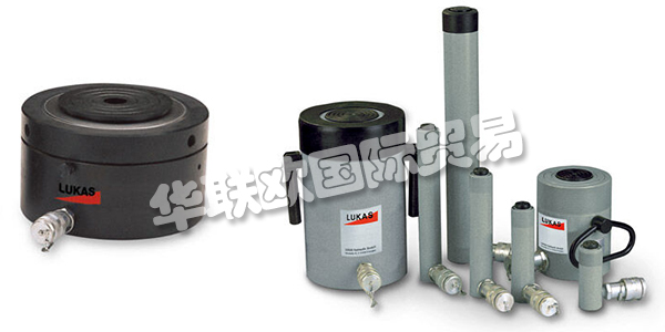 LUKAS是第一家開發(fā)用于救援作業(yè)的液壓切割設(shè)備的供應商。這為整個行業(yè)奠定了基礎(chǔ)。如今，LUKAS團隊孜孜以求，以精準，熱情的方式生產(chǎn)每一種產(chǎn)品。起重的材料需要移動時，或者工廠中的大型設(shè)備等在使用一段時間后需要檢修，檢修位置經(jīng)常出現(xiàn)在設(shè)備底端，這時就需要用液壓缸對設(shè)備先進行頂升后才有足夠空間來檢修。LUKAS提供的液壓缸起重噸位最大至1100噸，可輕松應對各種大型設(shè)備的頂升操作。下文為您介紹LUKAS氣缸。