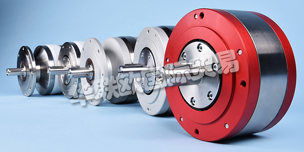 荷蘭GLOBE公司主要供應(yīng)：荷蘭GLOBE電機(jī),GLOBE氣動(dòng)馬達(dá)，葉片電機(jī)，步進(jìn)電機(jī)，活塞式氣動(dòng)馬達(dá)，制動(dòng)器等產(chǎn)品。